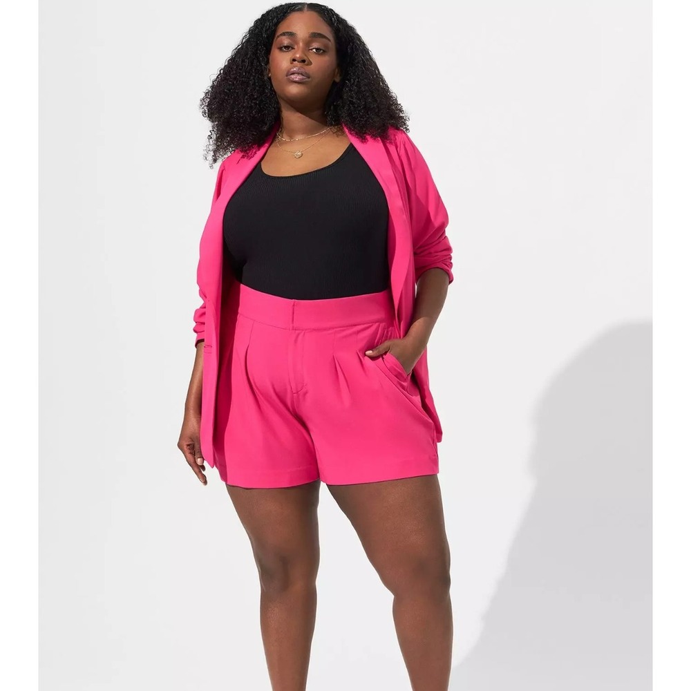 Torrid Wide Leg Studio Crepe Short Pink Peacock Pleats High Waist Barbie Size 26